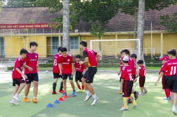 Bóng đá môn thể thao bổ ích cho sự phát triển của trẻ